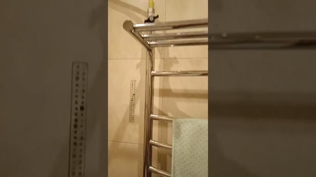 Полотенцесушитель не работает, горячая вода появляется через много минут пролива. смотреть онлайн