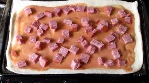 Пицца на скорую руку  - 10 минут и готово! Быстрая пицца в мультипекаре - простой рецепт пиццы.