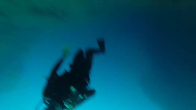 Old Volcano Cave Dive смотреть онлайн