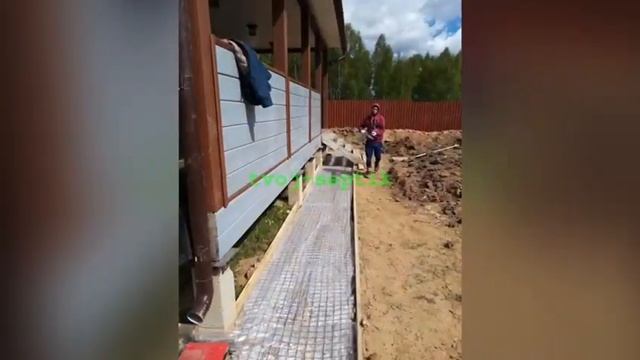 Бетонная отмостка загородного дома