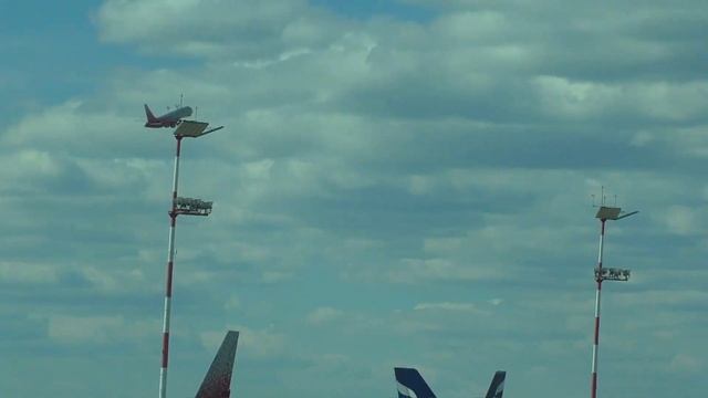 Законсервированный парк самолётов в Шереметьево. Поездка по перрону. смотреть онлайн