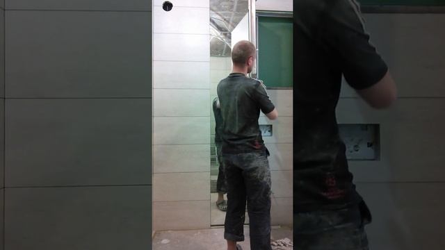 Ревизионной люк у стены смотреть онлайн