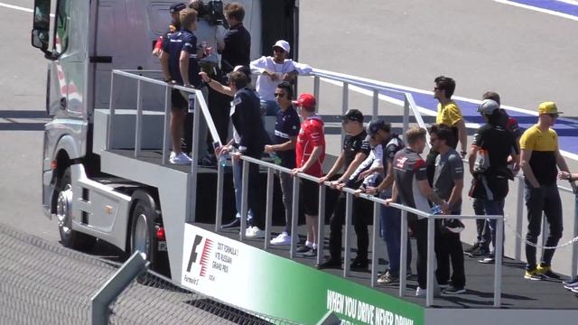 Парад пилотов на Гран-При России 2017 формулы 1