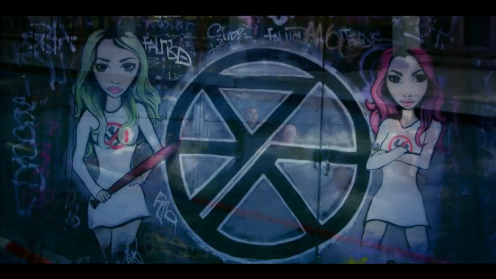 Rebecca & Fiona - Holler (Official Video) смотреть онлайн