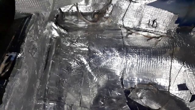 Как правильно клеить виброизоляцию