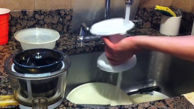 Hurom Slow Juicer Review/Cleaning смотреть онлайн