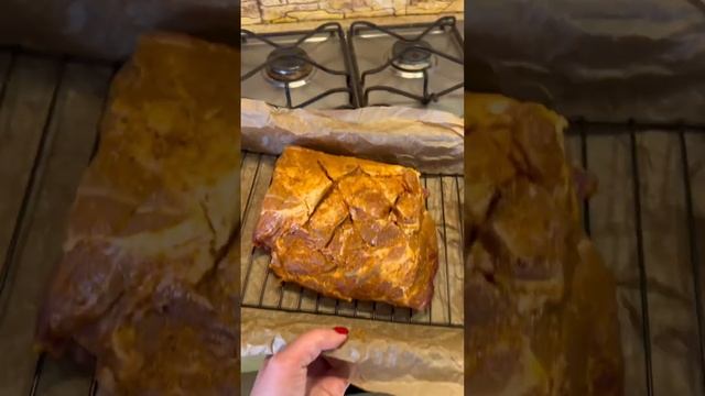 Сумасшедший рецепт! Рваная свинина, она же pulled pork в домашних условиях #рецепты #шортс #еда смотреть онлайн