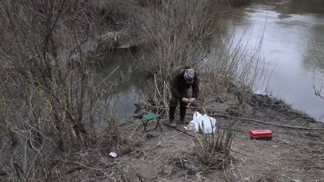 Весенняя рыбалка. Ловим окуня. Рыбалка с удочкой смотреть онлайн