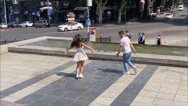 Туфли Муфли Лезгинка 2023 Девушки Танцуют Классно На Улице Руставели ALISHKA Lezginka Dance Tbilisi смотреть онлайн