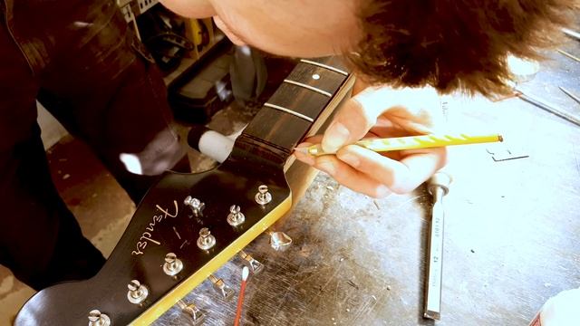 Как заделать скол на накладке. смотреть онлайн