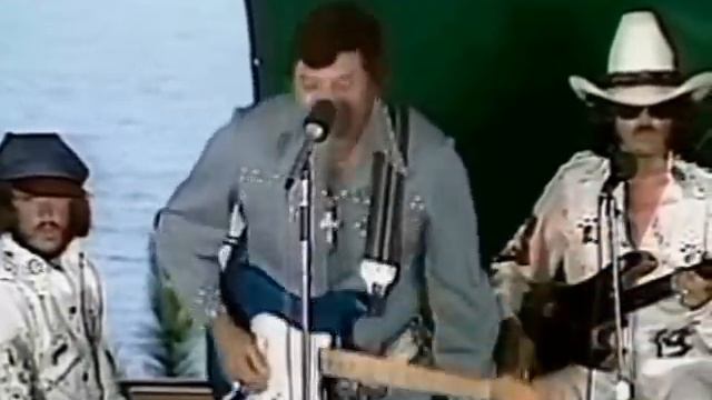 Carl Perkins - Matchbox & Boppin' The Blues смотреть онлайн