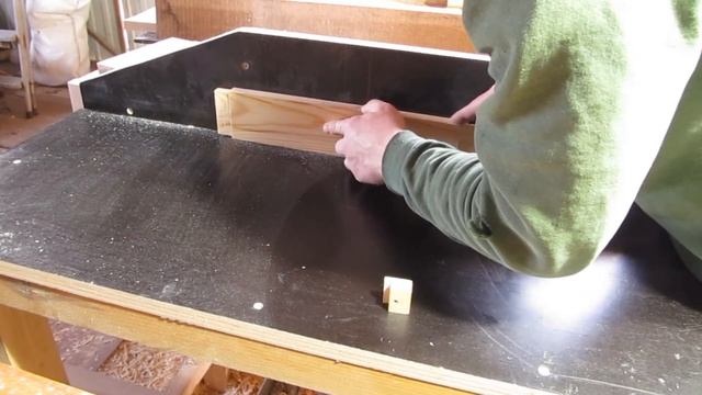 Детский столик из дерева. смотреть онлайн