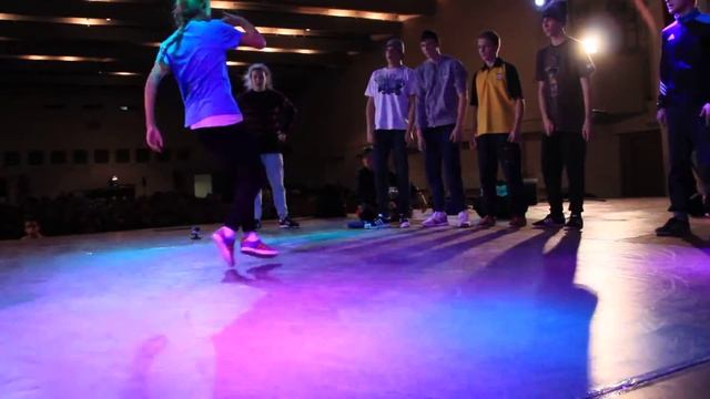 1/2 juniors. B-race VS Нижегородская дружина VS Свои люди (B-Boy Fest 2015) смотреть онлайн