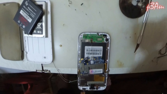 Китайский Samsung Galaxy S4 GT-T9500, замена аккумулятора, антенны смотреть онлайн