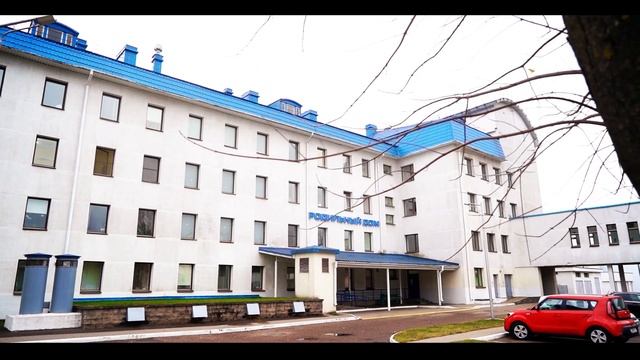 Видео встречи мамы с малышом из роддома. РНПЦ Мать и дитя, Орловская ул., 66, Минск смотреть онлайн