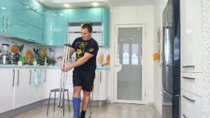 КАК ПРАВИЛЬНО САДИТЬСЯ И ВСТАТЬ СО СТУЛА С КОСТЫЛЯМИ