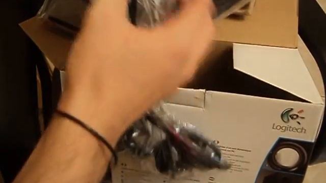 Logitech LS21 2.1 Stereo Speaker System unboxing смотреть онлайн