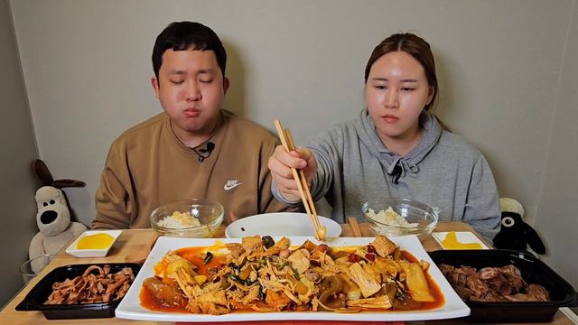 사장님 화났어!! 확실해!! 마라수혈 제대로 한 마라샹궈 중간 포기 선언 오리 특수부위 먹방 M UKBANG EATING SHOW смотреть онлайн