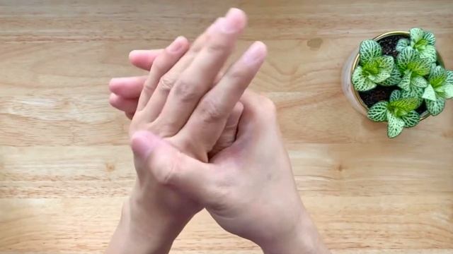 How To Fit Into A Small Jade Bangle. (plus info on real vs. fake jade and how to style them) смотреть онлайн