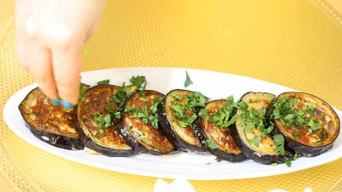 ОЧЕНЬ ВКУСНО.?Закуска из баклажанов с сыром, помидорами . смотреть онлайн