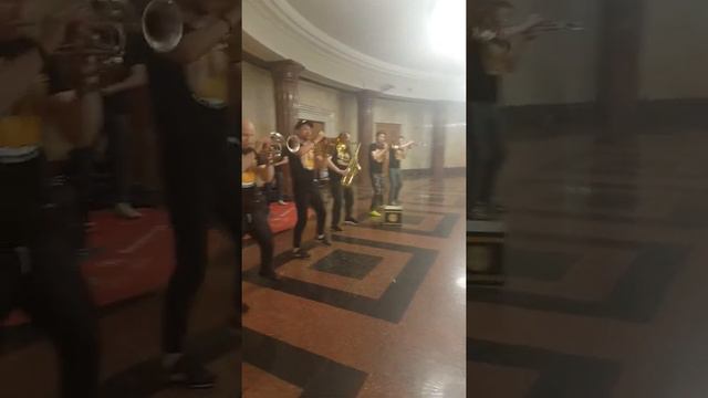 Сегодня московское метро встретило драйвом и весельем смотреть онлайн