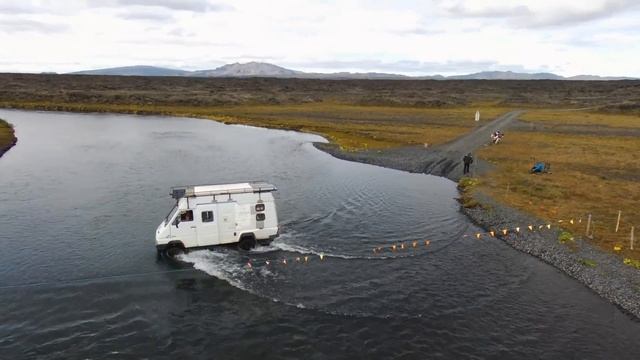B90 4x4 Gué Linda Islande смотреть онлайн