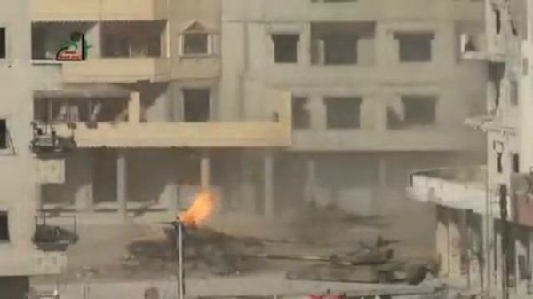 В танк попал снаряд