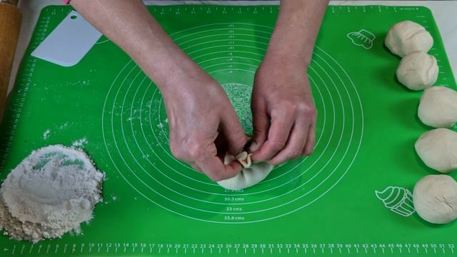 "Куда деваются лепёшки? Не успеваю готовить!" - тоненькие и невероятно вкусные лепёшки с зеленью смотреть онлайн