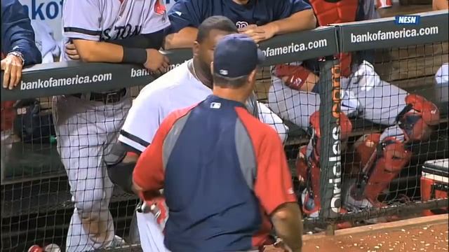 David Ortiz SMASHES the dugout phone and gets ejected! смотреть онлайн