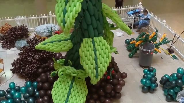 Balloon Manor 2014 The VERY Tall Tale Of Jack And The Beanstalk Time Lapse