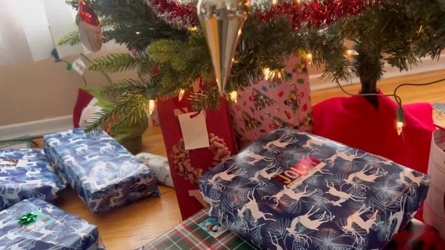 2022 Christmas Day,opening gifts from Santa and Family смотреть онлайн