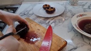 Как разделать морских ежей. Как есть морского ежа. Деликатесы северного моря. Икра ежей. Delicious.