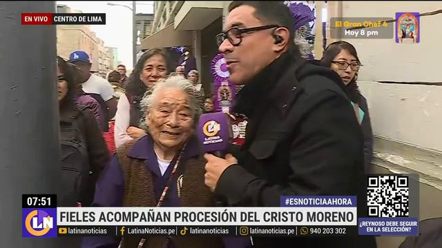 Adolfo Bolívar se quiebra en vivo en procesión del Señor de los Milagros por la salud de su madre смотреть онлайн