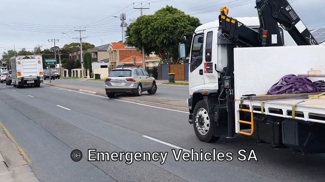 SA Police Toyota RAV4 and Volkswagen Tiguan attending Isuzu truck rollover смотреть онлайн
