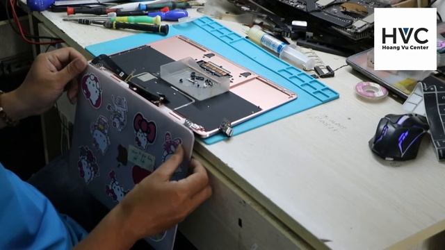 Hướng dẫn thay màn hình Macbook 12 inch 2015 2016 2017 Model A1534 смотреть онлайн