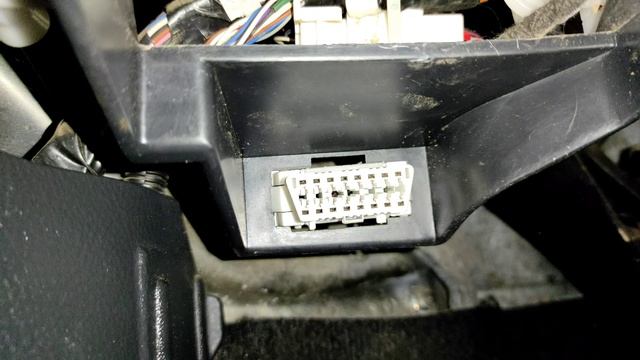 Установка СИСТЕМЫ КОНТРОЛЯ  давления в шинах на Тойота РАВ 4.