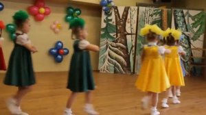 Русский танец матрешечки  Дети танцуют в садике