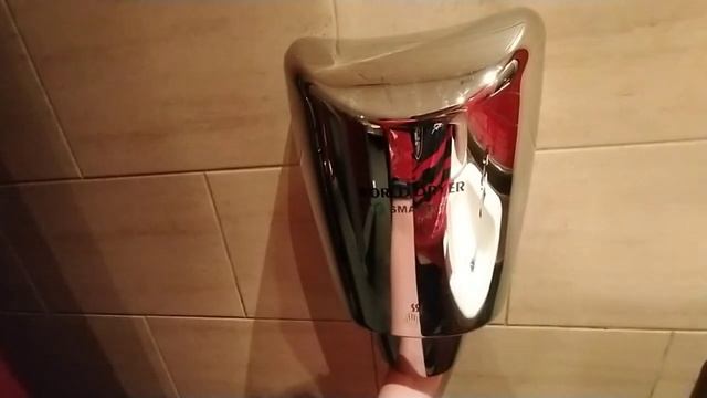 World Dryer Smartdri at a Brewers Fayre смотреть онлайн