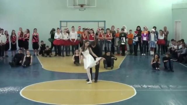 Новогодний танец 9б класса смотреть онлайн