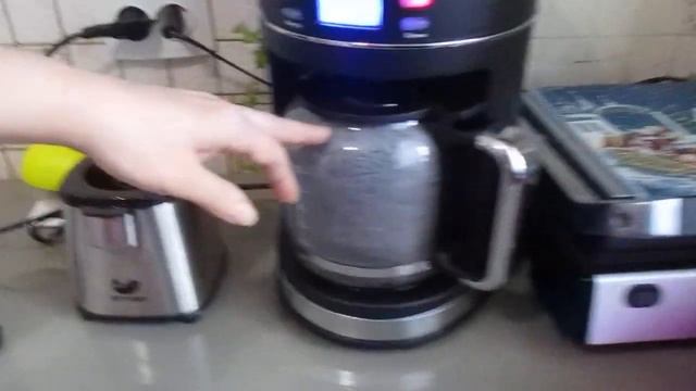 Приготовление кофе в капельной кофеварке Kitfort KT-704-2 видеообзор смотреть онлайн