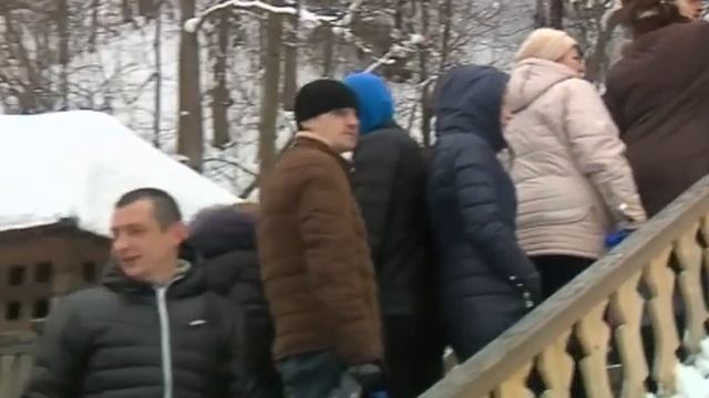 Православные христиане отмечают праздник Крещения Господня или Богоявления смотреть онлайн