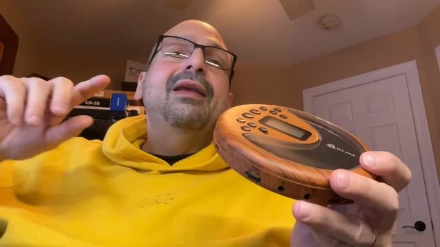 KLIM Discover wood grain CD player review. The best portable CD player since CDs were invented. смотреть онлайн