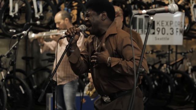 Charles Bradley - Heartaches and Pain (Live on KEXP) смотреть онлайн