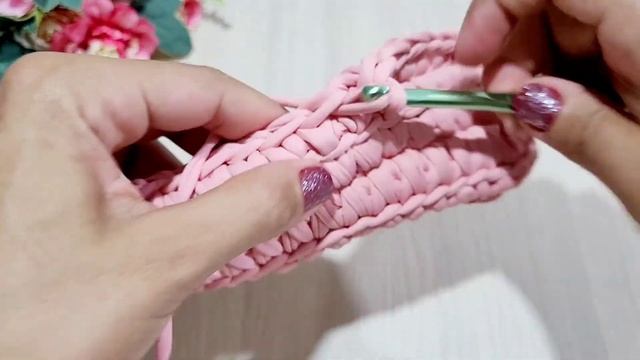 BOLSA DE CROCHÊ EM FIO DE MALHA COM PONTO ESPIGA/BOLSA modelo BAGUETE/ponto fantasia смотреть онлайн