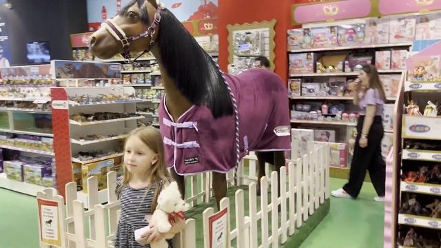 Закупаемся в самом большом магазине игрушек Hamleys ❤️?? #hamleys #hamleystoys #toys #прага смотреть онлайн