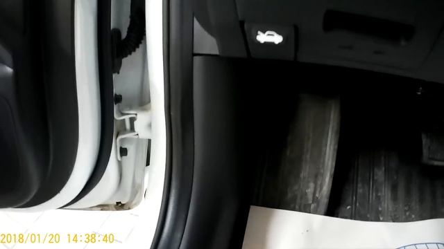 Кнопка открытия багажника Solaris 2017, на комплектации без камеры смотреть онлайн