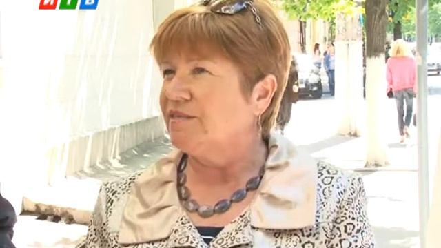 Почему у закрывшихся банков в Крыму выстроились многотысячные очереди? смотреть онлайн