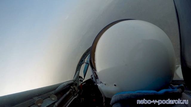 Пилотаж на военном реактивном самолете Л-29 Дельфин смотреть онлайн