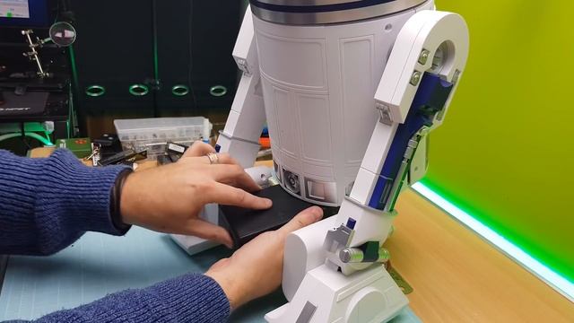 Build Your Own R2-D2 - Issue 100 - The Completed Droid смотреть онлайн