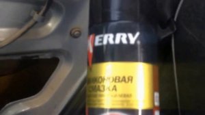 Открываем заднею дверь на ВАЗ 2112.